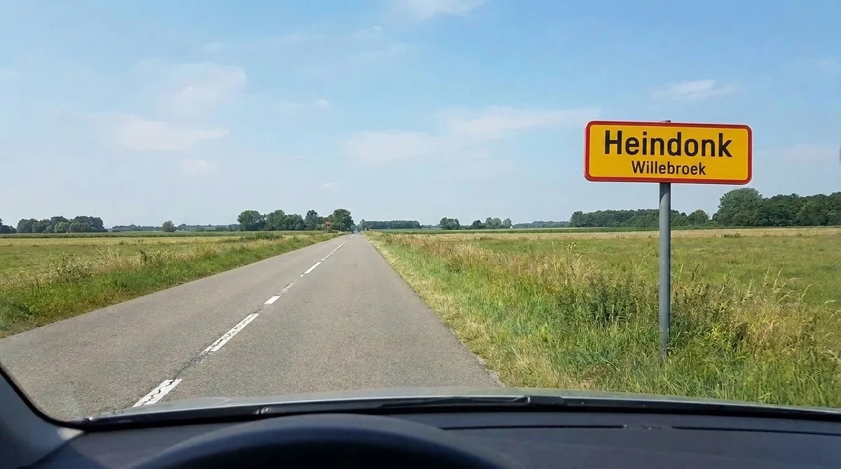 Illustratie bij: Opgepast: het gele plaatsnaambord